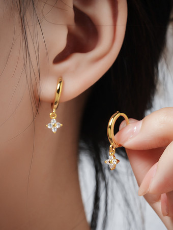 ゴールド 女性のための小さな花のイヤリング 2025