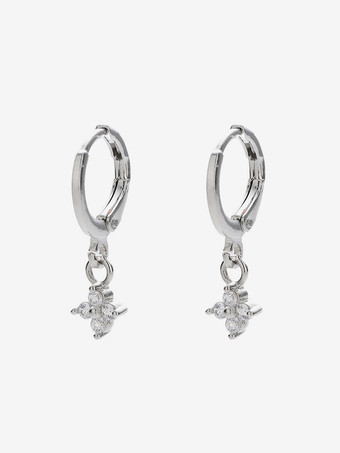 女性のための小さな花のイヤリング 2025