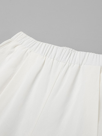 フリルキャミソールとワイドレッグパンツのホワイトツーピースコーデセット。レディース向けスタイリッシュなラウンジセット 2025