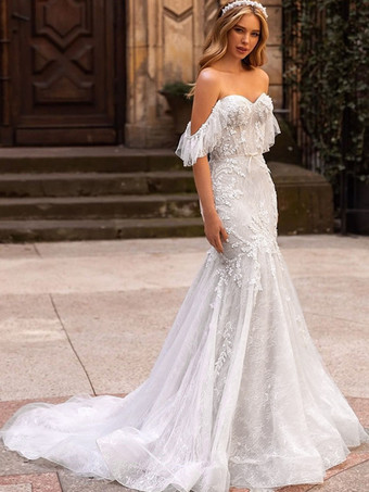 アイボリーマーメイドウェディングドレス レースドレス スウィートハートネック ナチュラルウエスト レース トレーン付き ブライダルガウン