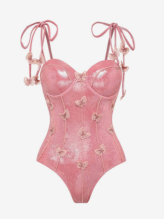 蝶の装飾が施されたピンクのワンピース水着とプリーツマキシスカートのセット 2025年夏