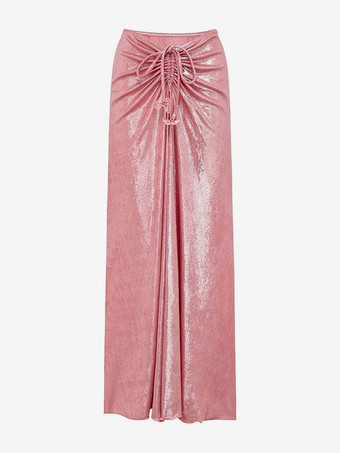 蝶の装飾が施されたピンクのワンピース水着とプリーツマキシスカートのセット 2025年夏