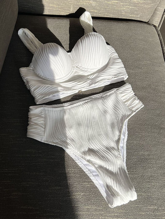 テクスチャード生地のツーピース水着 2025年夏