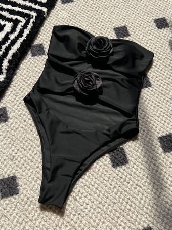 2025年夏向け3Dフラワーデコレーション付きストラップレスカットアウトワンピース水着