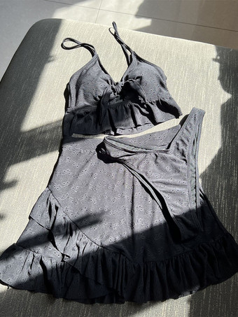 2025年夏向けフリルビキニとミニスカートの3ピース水着セット