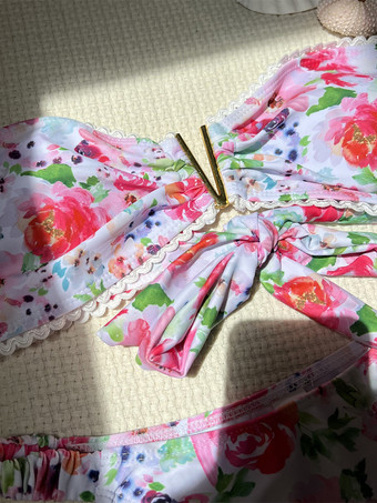 2025年夏向け花柄Vネックストラップレスビキニ