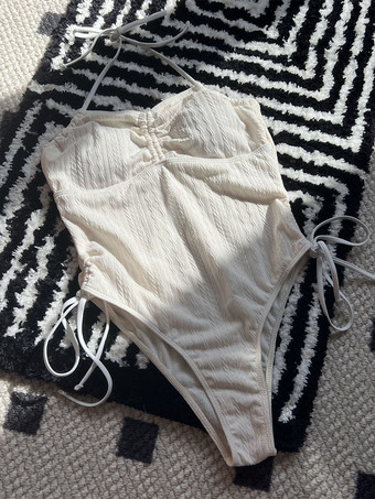 2025年夏向けセクシーなホルターネックワンピース水着