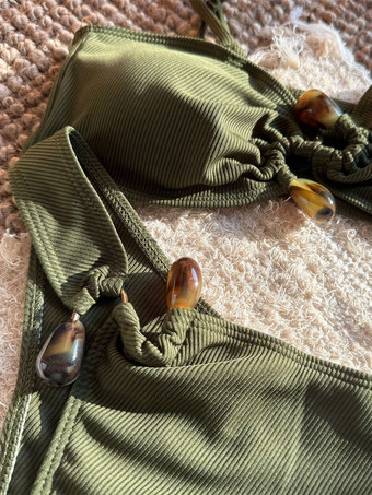 女性用 S 字型装飾のテクスチャ ビキニ セット 2025