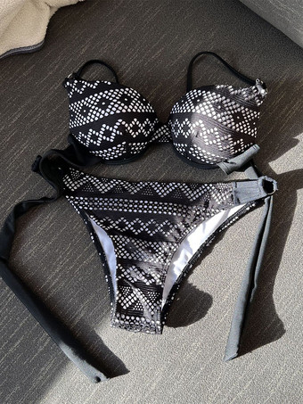 2025年夏向けボヘミアン中空柄ビキニツーピース水着