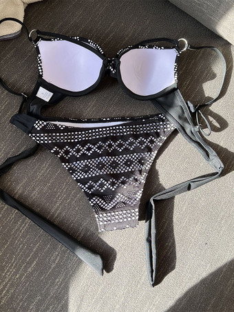 2025年夏向けボヘミアン中空柄ビキニツーピース水着