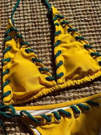 2025年夏向けコントラストカラーのセクシーなホルタービキニ