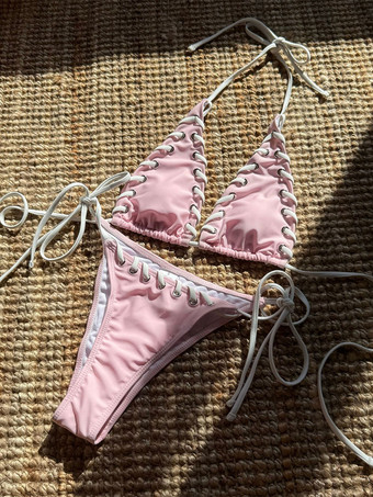 2025年夏向けコントラストカラーのセクシーなホルタービキニ