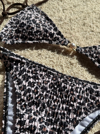 2025年夏のヒョウ柄ビキニ水着