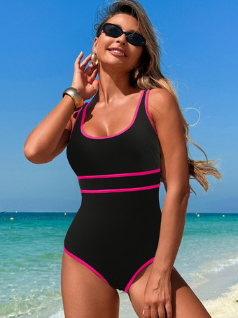 夏のビーチにぴったりのシンプルなワンピース水着 2025