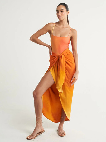 グラデーションワンピース水着とビーチサロンスカートカバーアップセット 2025