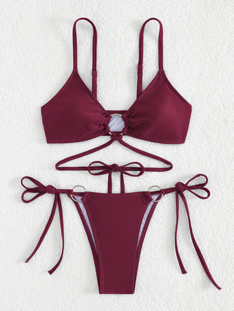 ワインレッド フロントリングディテールの無地ビキニ、調節可能なサイドタイ付き、2025年夏