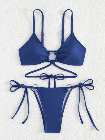 ダークネイビーフロントリングディテールの無地ビキニ、調節可能なサイドタイ付き、2025年夏