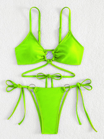 フロントリングディテールの無地ビキニ、調節可能なサイドタイ付き、2025年夏