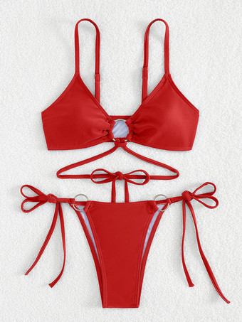 フロントリングディテールの無地ビキニ、調節可能なサイドタイ付き、2025年夏