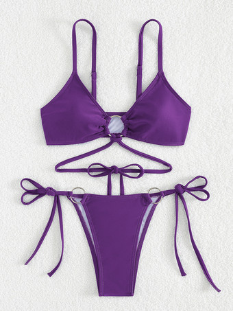 パープル フロントリングディテールの無地ビキニ、調節可能なサイドタイ付き、2025年夏