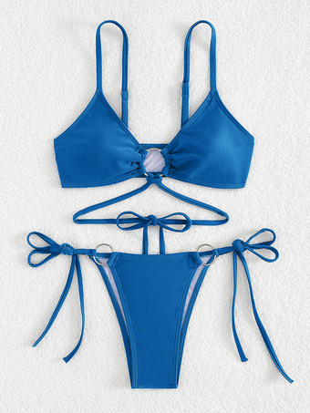 ベビーブルーフロントリングディテールの無地ビキニ、調節可能なサイドタイ付き、2025年夏