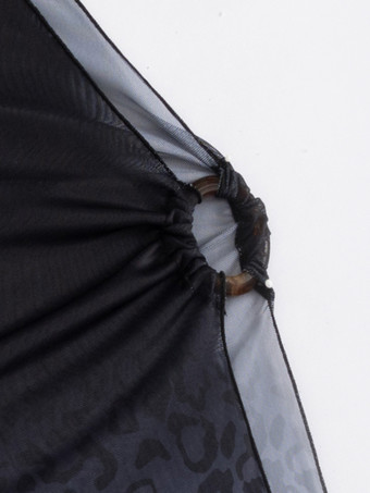 2025年夏にぴったりのヒョウ柄水着セット（ホルターネックビキニとカットアウトカバーアップ）