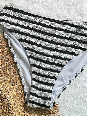 ストライプビキニのセクシーなツーピース水着（夏のビーチ用、2025年）