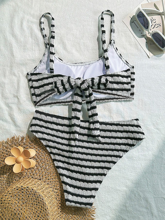 ストライプビキニのセクシーなツーピース水着（夏のビーチ用、2025年）