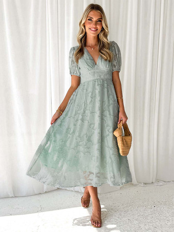 ライトグリーン Vネックとパフスリーブが特徴的な花柄ミディドレス（レディース）2025