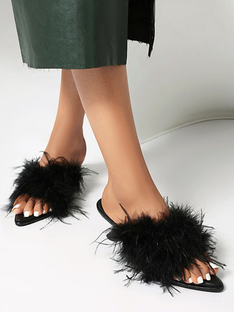 キトンヒールミュール、フェザーディテール、バックレスサンダル