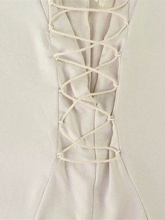 フレアスリーブとハイスリットがセクシーなレースアップロンパース（レディース2025年）