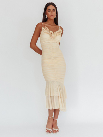 フリルネックラインのルーシュマーメイドミディスリップドレス（レディース）2025