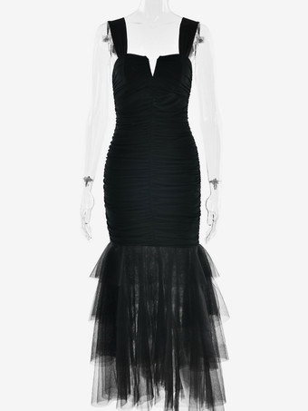 ソフトピンクのフリル付きパーティードレス（裾にフリル、ノースリーブ、マキシ丈）レディース 2025