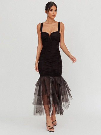 ソフトピンクのフリル付きパーティードレス（裾にフリル、ノースリーブ、マキシ丈）レディース 2025