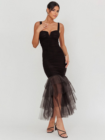 ソフトピンクのフリル付きパーティードレス（裾にフリル、ノースリーブ、マキシ丈）レディース 2025