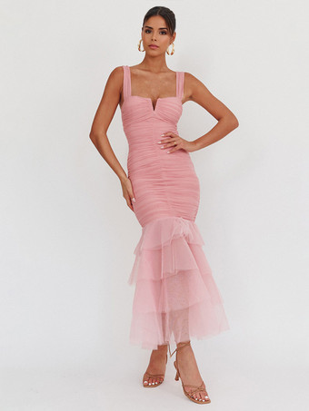 ソフトピンクのフリル付きパーティードレス（裾にフリル、ノースリーブ、マキシ丈）レディース 2025