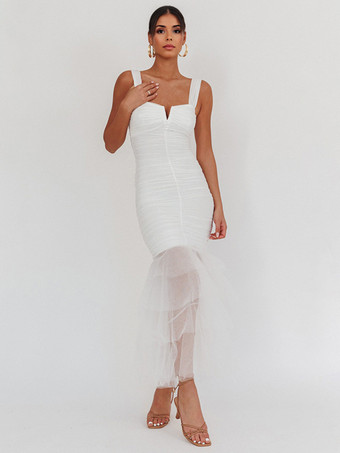 ソフトピンクのフリル付きパーティードレス（裾にフリル、ノースリーブ、マキシ丈）レディース 2025