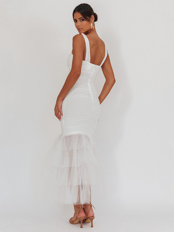 ソフトピンクのフリル付きパーティードレス（裾にフリル、ノースリーブ、マキシ丈）レディース 2025