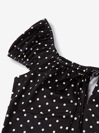 ドット柄のオフショルダークロップトップとロングスカートの2点セット（レディース）2025年