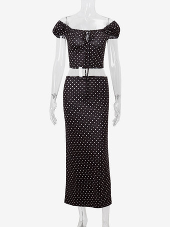 ドット柄のオフショルダークロップトップとロングスカートの2点セット（レディース）2025年