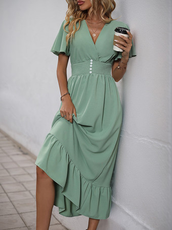 Vネックとフリル裾のグリーンの半袖ミディドレス 2025