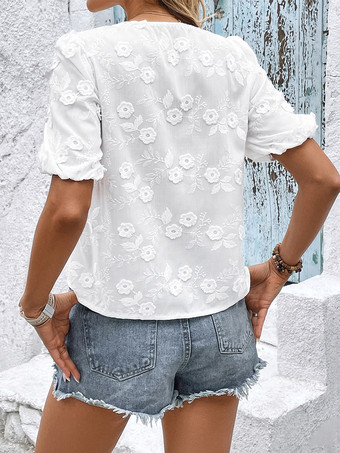 タイフロントとパフスリーブの白い花柄レースブラウス 2025