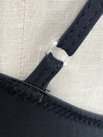 フロントレースアップのバックレスブラックワンピース水着 2025