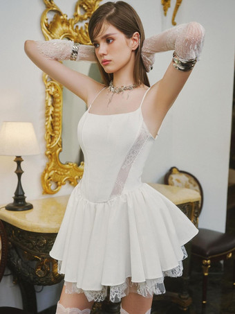 ホワイトレースのアクセントが効いたAラインミニストラップドレス（レディース）2025