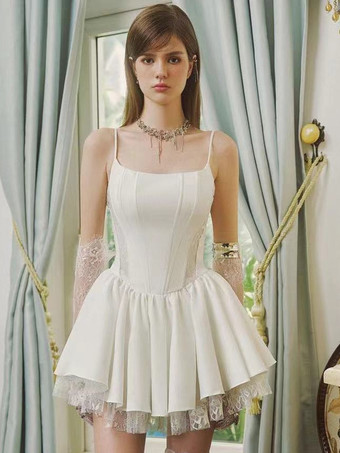 ホワイトレースのアクセントが効いたAラインミニストラップドレス（レディース）2025