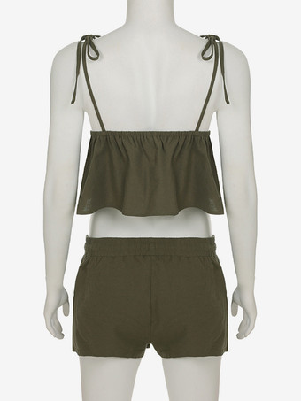 深めのVネックキャミソールとショートパンツの2ピースコーデセット（2025年夏）