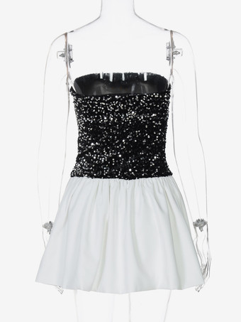 スパンコールのストラップレスミニドレスとパフスカート 2025