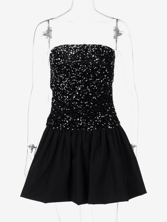 スパンコールのストラップレスミニドレスとパフスカート 2025