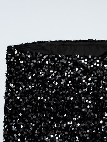 スパンコールのストラップレスミニドレスとパフスカート 2025