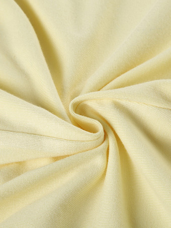 ソフトイエローのラウンジウェアセット 深めのVネックキャミソールとレーストリムショーツ 2025